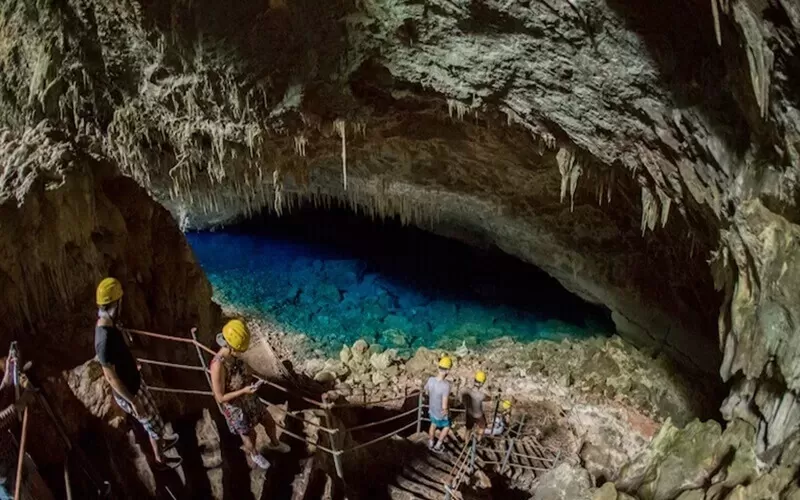 gruta-do-lago-azul