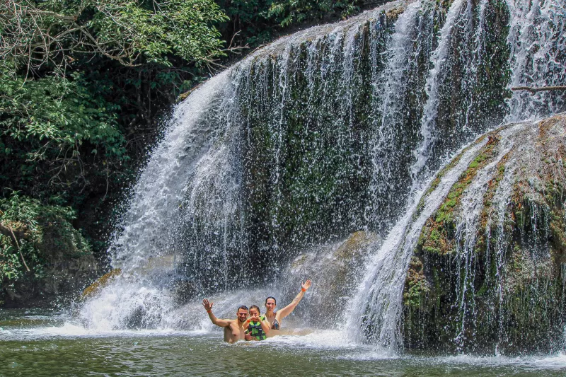 arquivos_familia-natureza-bonito-ms-cachoeiras-ecoturismo-ferias-aguas-cristalinas_975