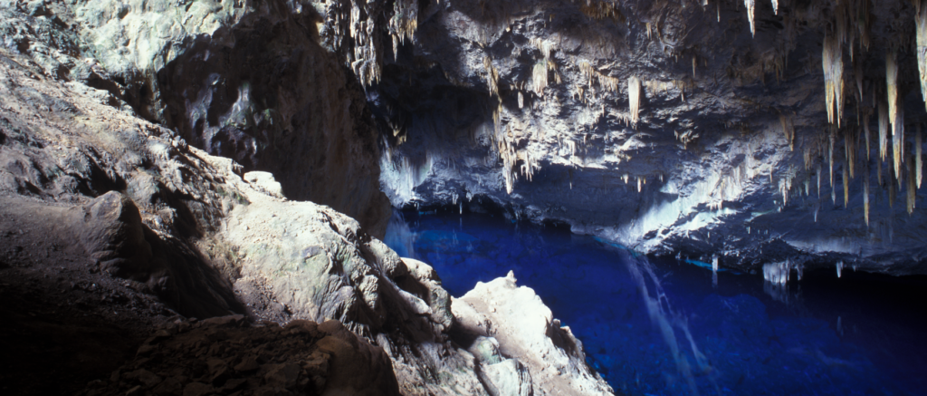 Gruta do lago azul bonito ms