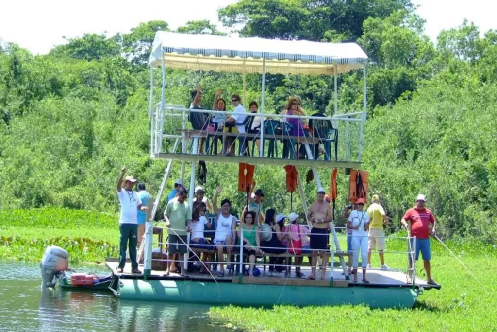 Passeio de Chalana no Pantanal e Bonito
