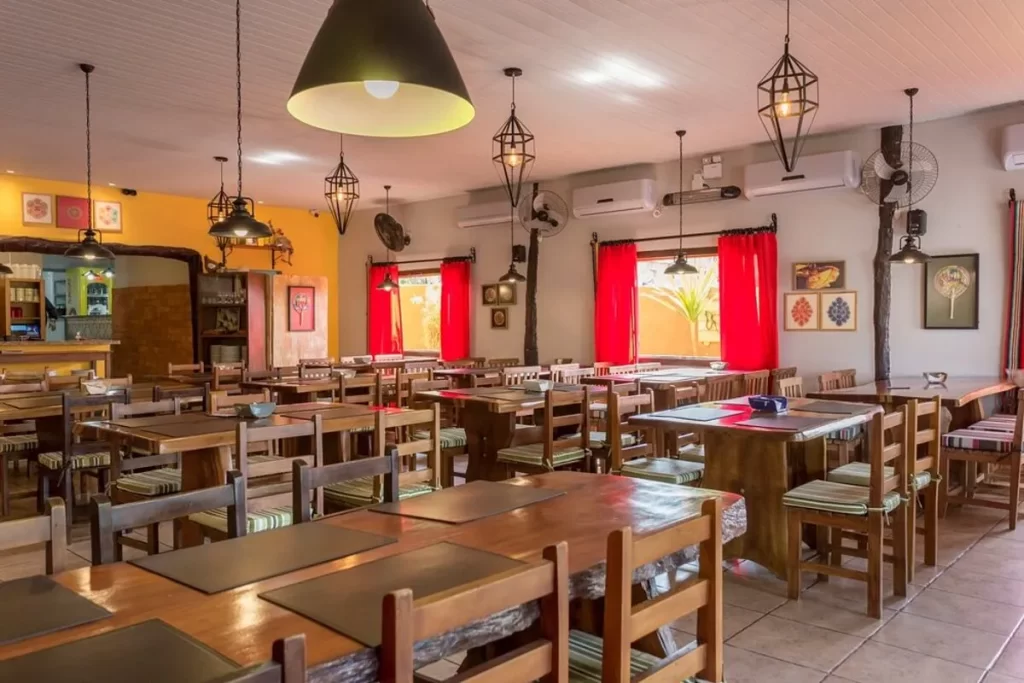 Juanita Restaurante: Ambiente Interno Aconchegante e Rústico