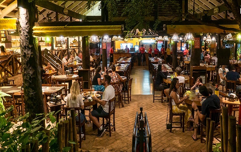 restaurante cheio bonito